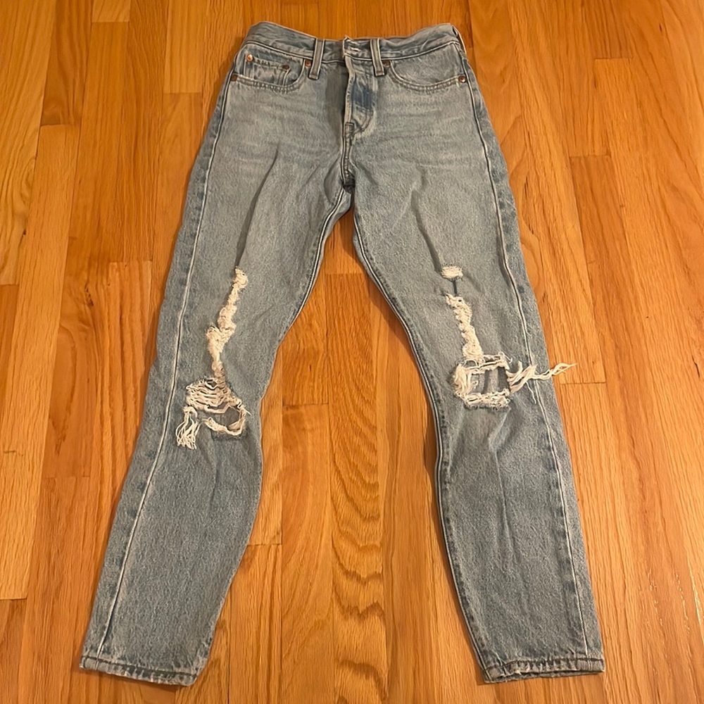 Women’s Levi’s straight leg size 24 wedgie jeans